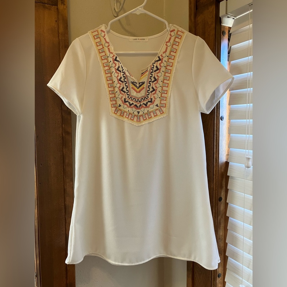 Lake Flower boutique tunic. Size small.